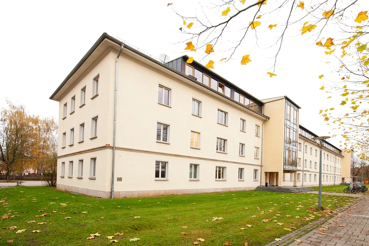 Das Lehrgebäude 4 auf dem Campus der Universität Erfurt