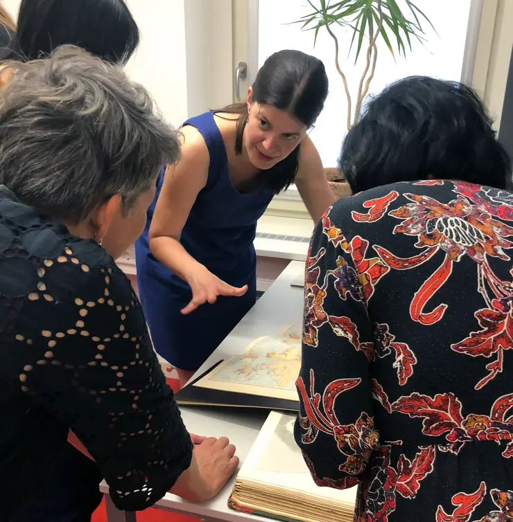 Female Researchers at the Perthes Collection