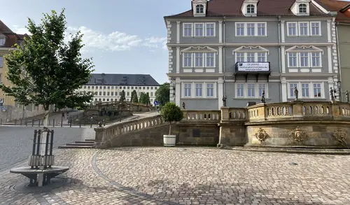 Vom Hauptmarkt gesehen mit Banner zum 20. Jubiläum