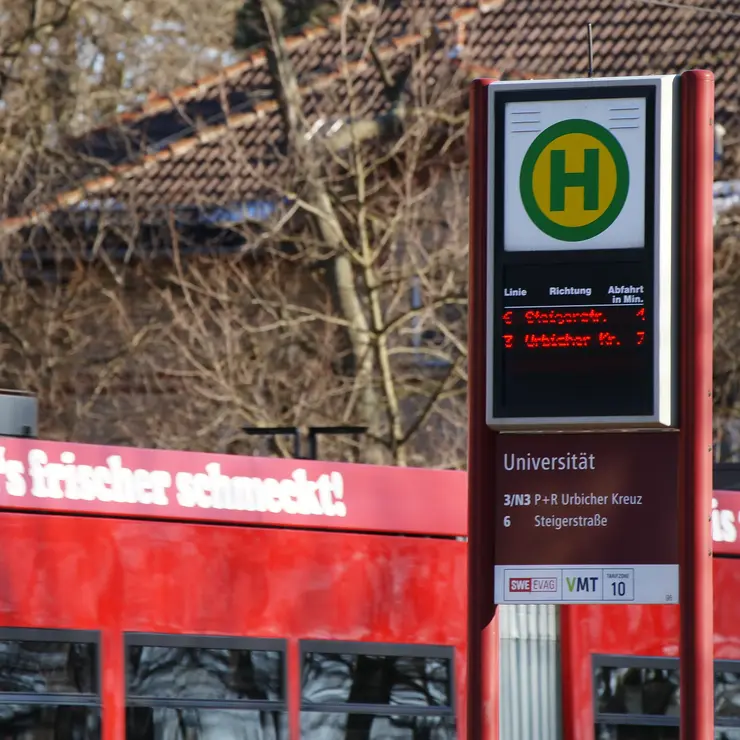 [Translate to English:] Straßenbahnhaltestelle Universität Erfurt