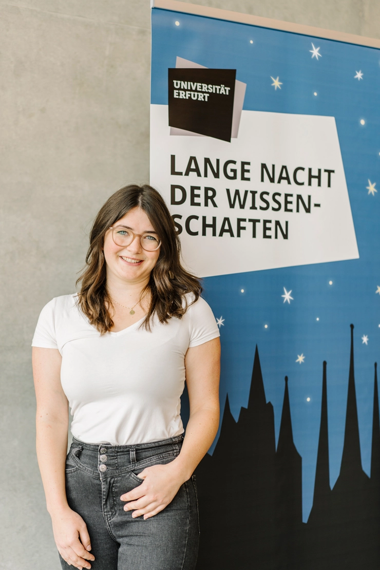 Studentin bei Lange Nacht der Wissenschaften Erfurt