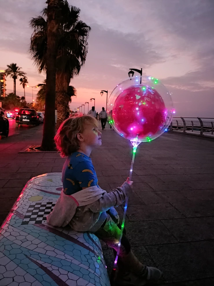 Mima mit Ballon