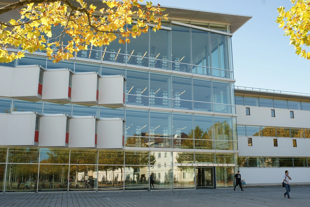 Ausßenansicht der Universitätsbibliothek der Universität Erfurt 