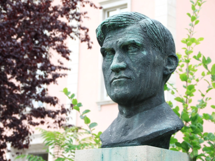 Büste Theo Neubauer auf dem Campus der Universität Erfurt