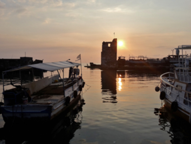 Sonnenuntergang über dem Hafen von Byblos