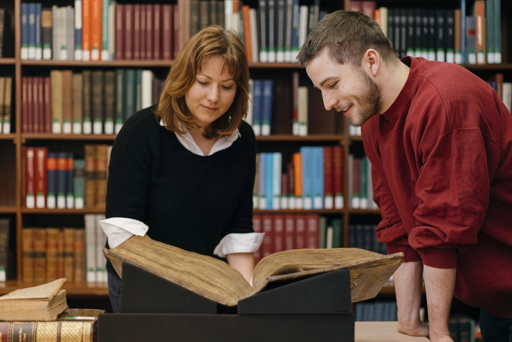 Forscher in der Forschungsbibliothek Gotha