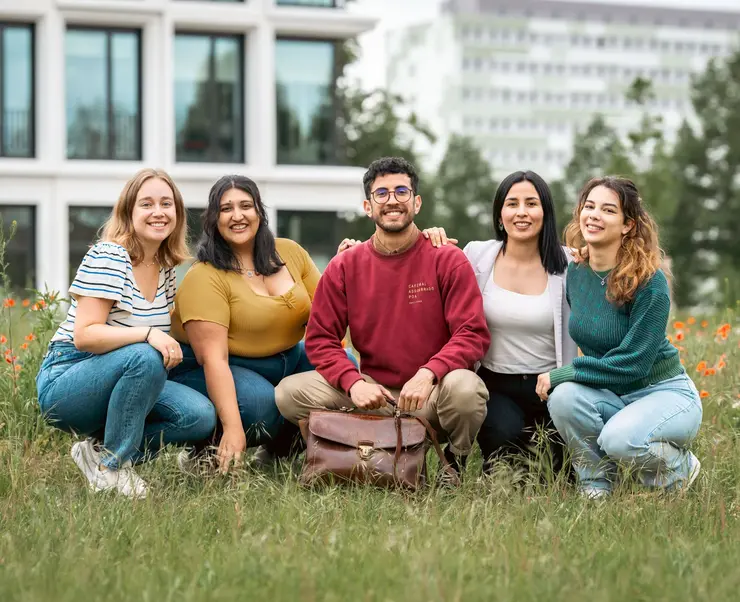 Master of Public Policy Studierende auf dem Campus