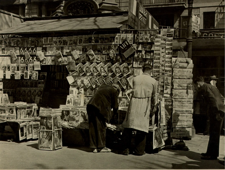 Paul W. John: Kiosk in Barcelona (um 1935)Paul W. John: Kiosk in Barcelona (um 1935)