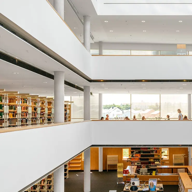 Innenansicht der Universitätsbibliothek Erfurt