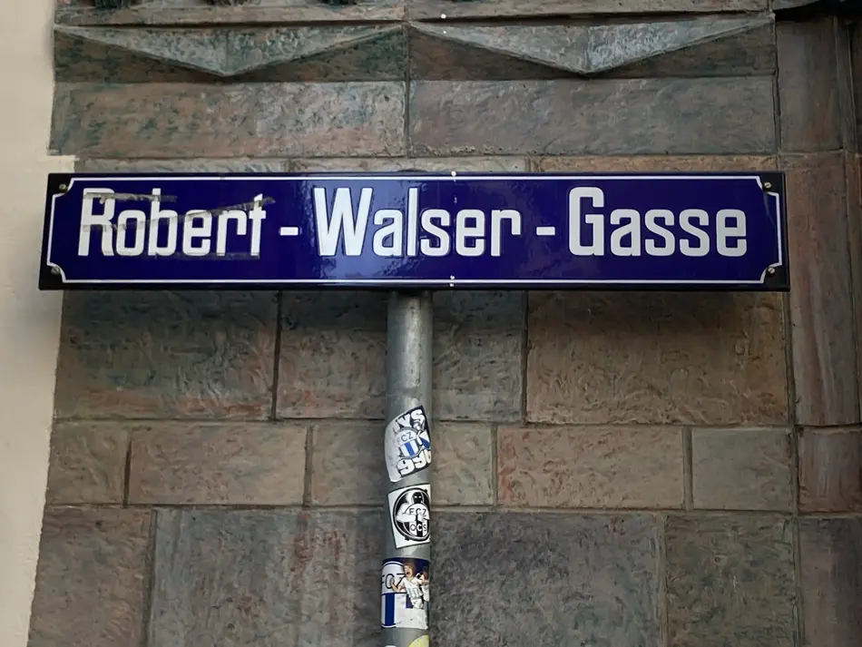 Straßennamenschild Robert-Walser-Gasse