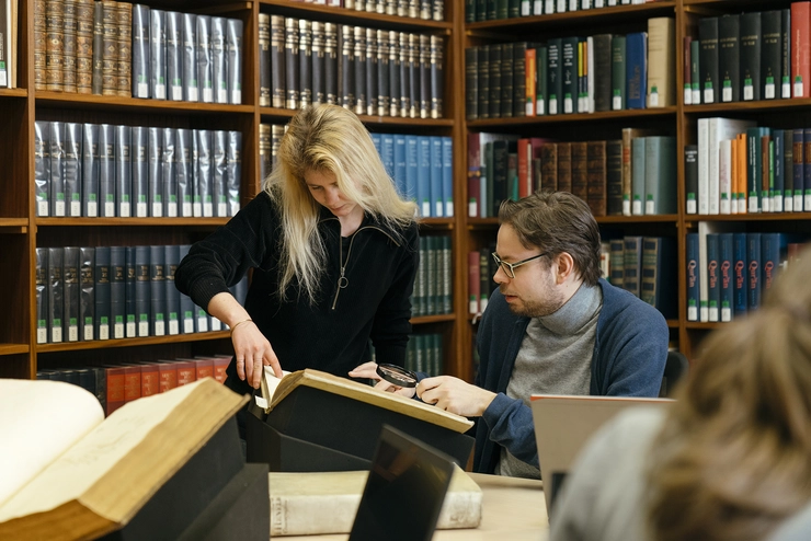 Nutzer der Forschungsbibliothek im Lesesaal