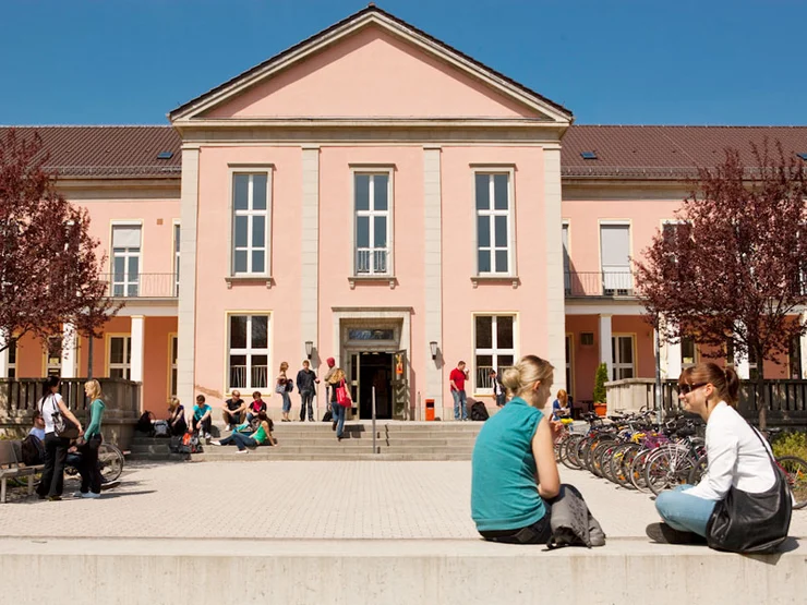 Das Verwaltungsgebäude auf dem Campus der Universität Erfurt in der Nordhäuser Straße