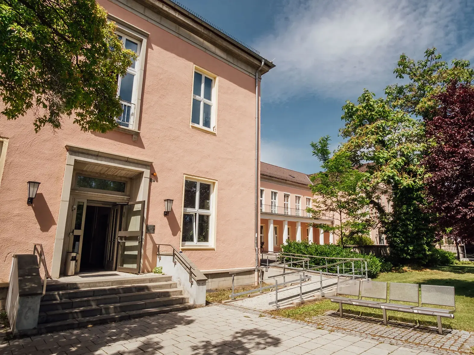 Das Verwaltungsgebäude auf dem Campus der Universität Erfurt in der Nordhäuser Straße
