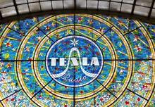 Ein Bild eines Mosaiks des Tesla Radio