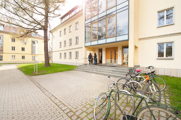 Das Lehrgebäude 4 auf dem Campus der Universität Erfurt